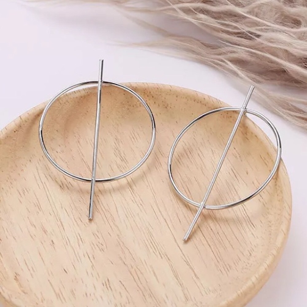 ⚜️[𝟯/$𝟭𝟴]⚜️Big Silver Round Bar Earrings NEW - Picture 2 of 11